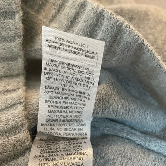 Edikted Gray Off-the-Shoulder Sweater - Picture 7 of 7